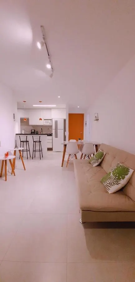 Aconchegante Apartamento Praia do Forte: Estadia Econômica no Centro Cabo Frio Apartment