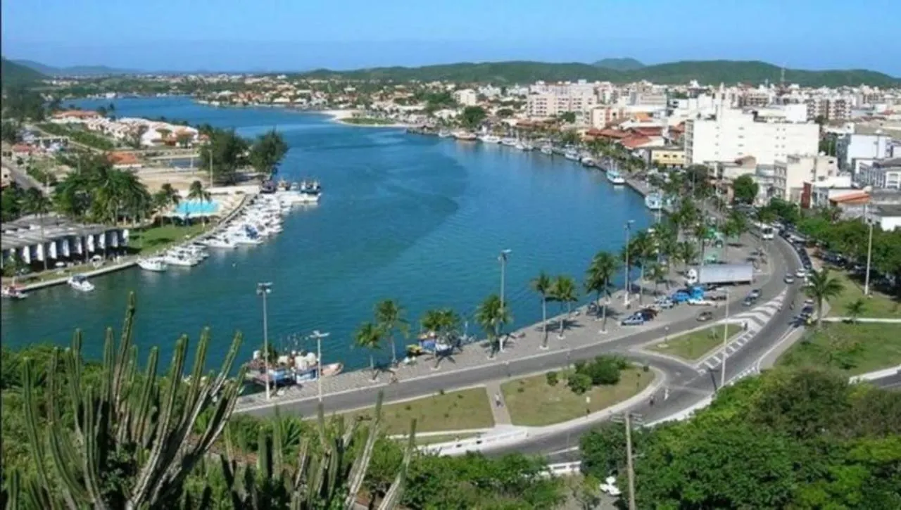 Aconchegante Apartamento Praia do Forte: Estadia Econômica no Centro Cabo Frio Apartment